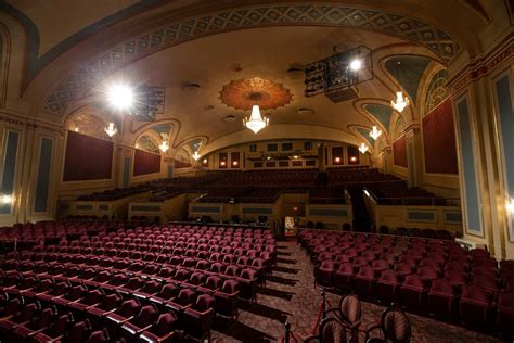 Lakewoods landmark theater hosted Taylor Swift, George Carlin。